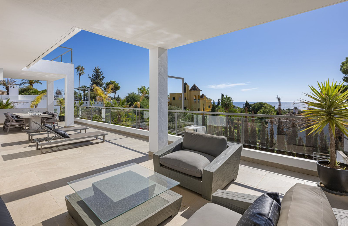 5 Bed Townhouse for sale in El Rosario Costa Del Sol, Málaga, Spain