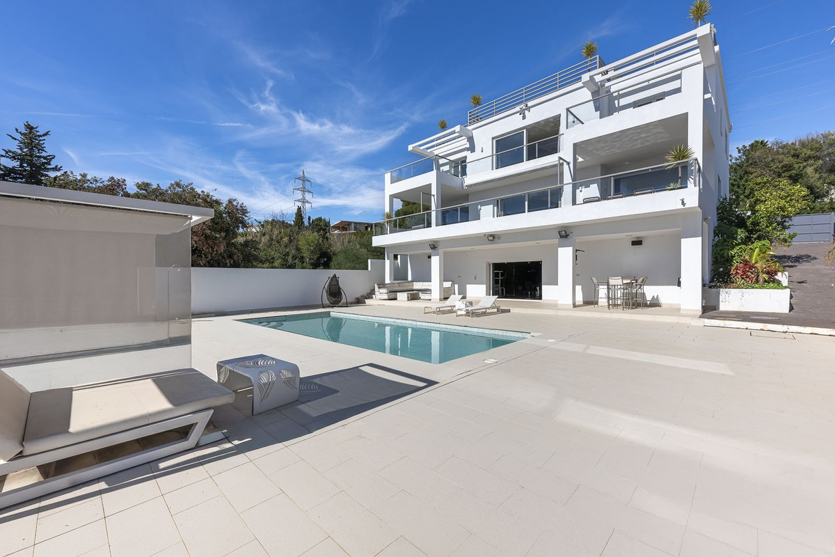 5 Bed Townhouse for sale in El Rosario Costa Del Sol, Málaga, Spain