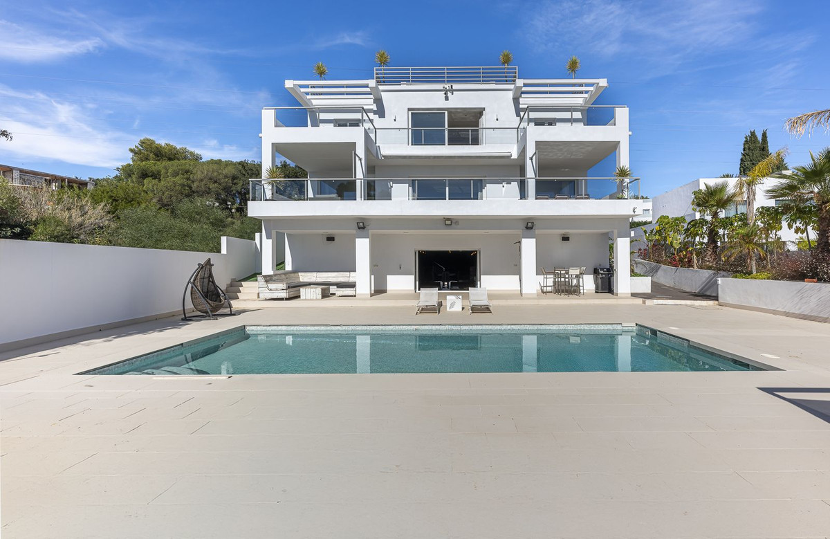 5 Bed Townhouse for sale in El Rosario Costa Del Sol, Málaga, Spain
