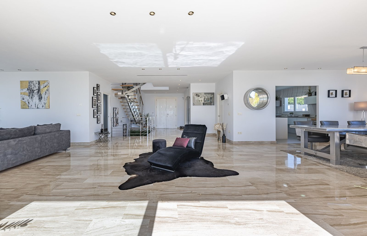 5 Bed Townhouse for sale in El Rosario Costa Del Sol, Málaga, Spain