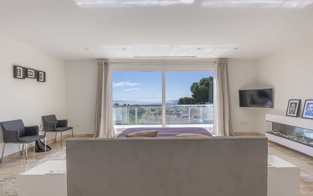 5 Bed Townhouse for sale in El Rosario Costa Del Sol, Málaga, Spain