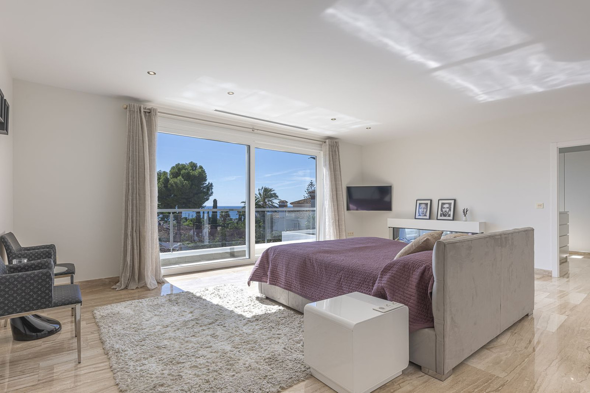 5 Bed Townhouse for sale in El Rosario Costa Del Sol, Málaga, Spain