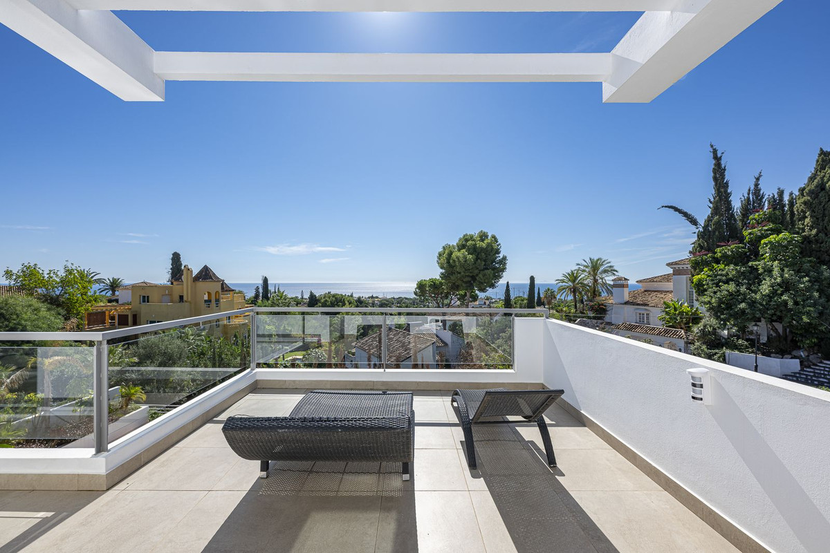 5 Bed Townhouse for sale in El Rosario Costa Del Sol, Málaga, Spain