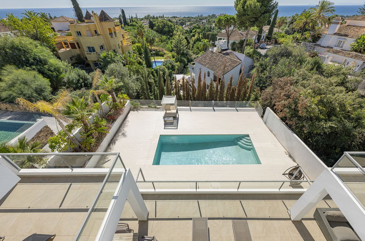 5 Bed Townhouse for sale in El Rosario Costa Del Sol, Málaga, Spain