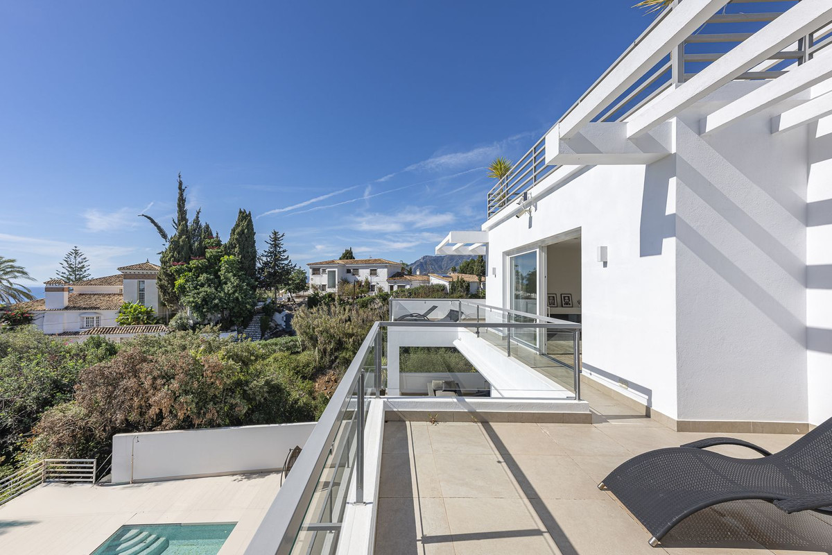 5 Bed Townhouse for sale in El Rosario Costa Del Sol, Málaga, Spain