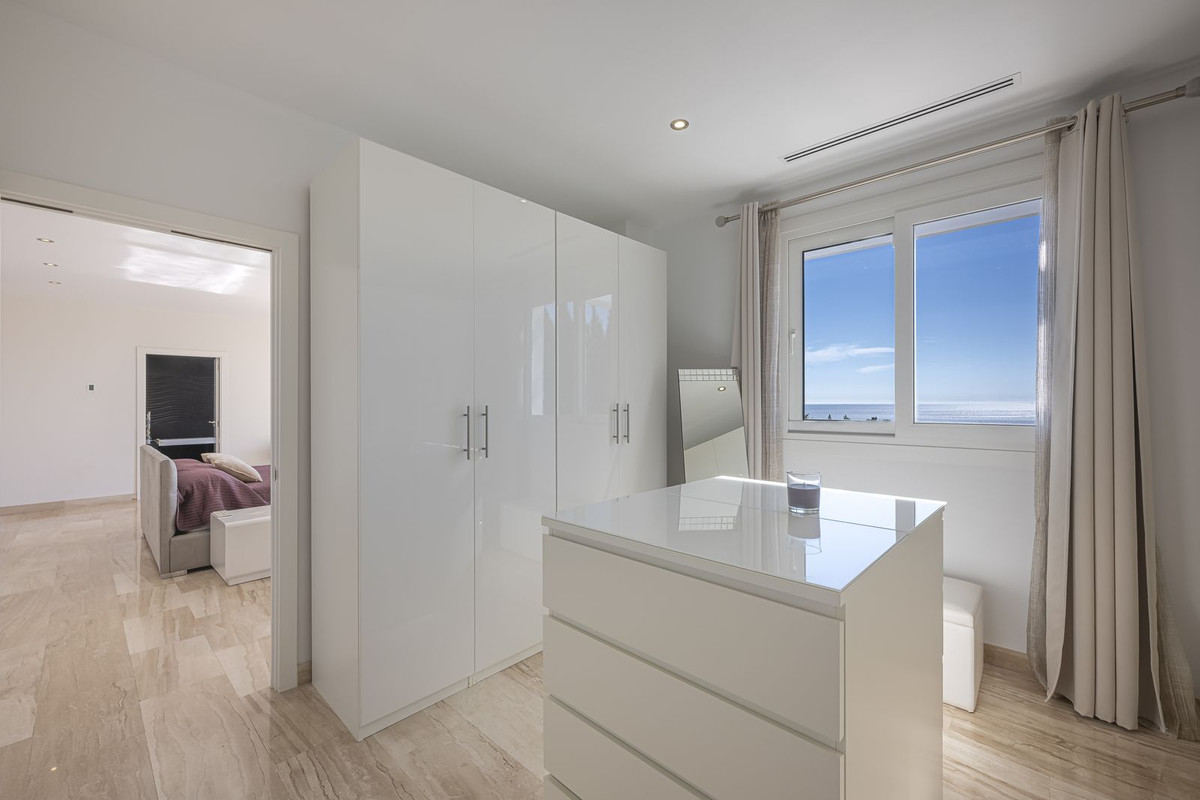 5 Bed Townhouse for sale in El Rosario Costa Del Sol, Málaga, Spain