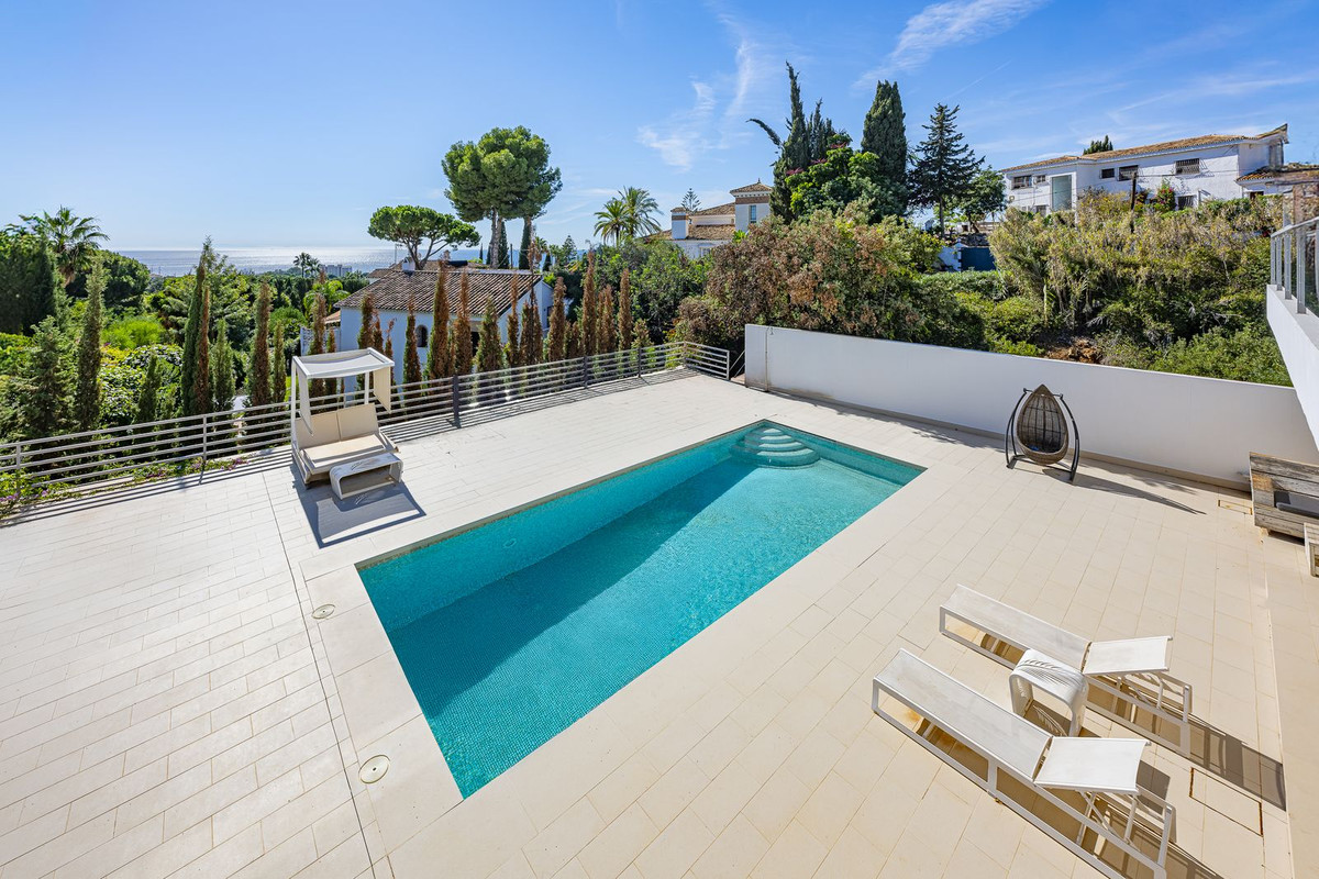 5 Bed Townhouse for sale in El Rosario Costa Del Sol, Málaga, Spain