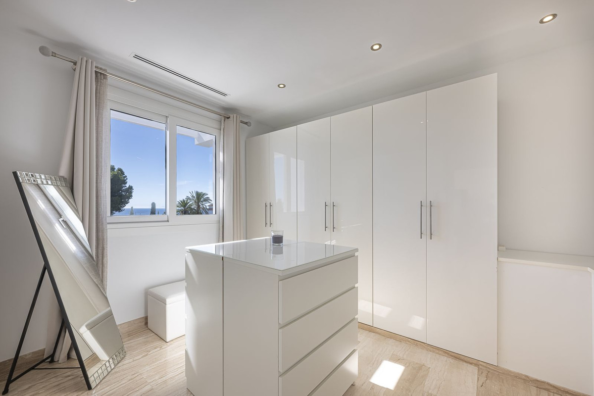 5 Bed Townhouse for sale in El Rosario Costa Del Sol, Málaga, Spain
