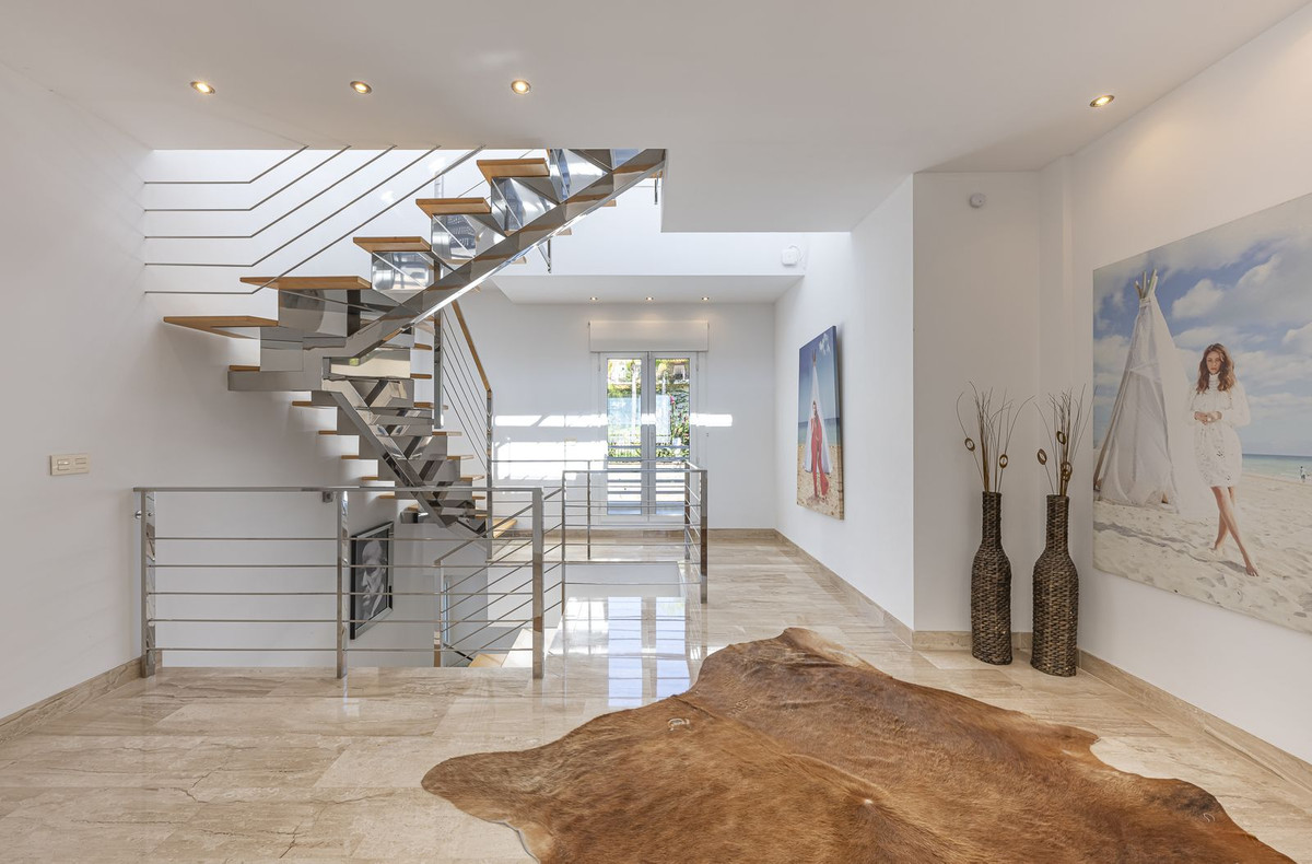 5 Bed Townhouse for sale in El Rosario Costa Del Sol, Málaga, Spain