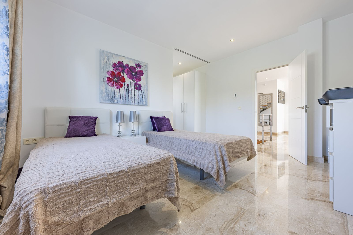 5 Bed Townhouse for sale in El Rosario Costa Del Sol, Málaga, Spain