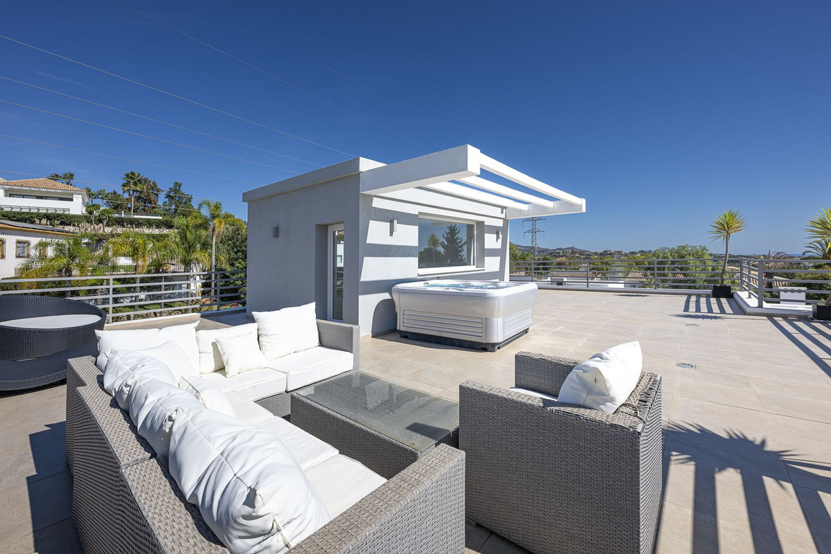 5 Bed Townhouse for sale in El Rosario Costa Del Sol, Málaga, Spain