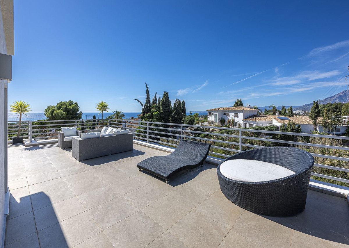 5 Bed Townhouse for sale in El Rosario Costa Del Sol, Málaga, Spain