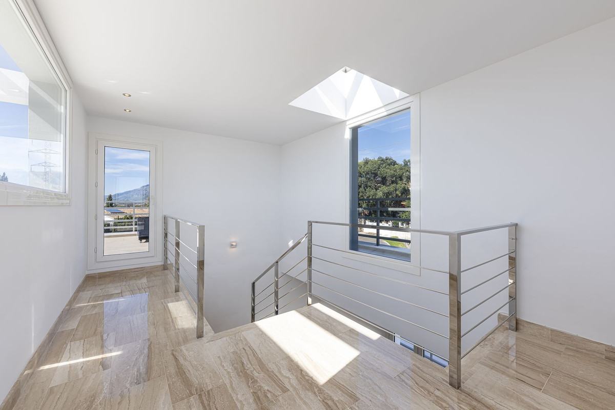 5 Bed Townhouse for sale in El Rosario Costa Del Sol, Málaga, Spain