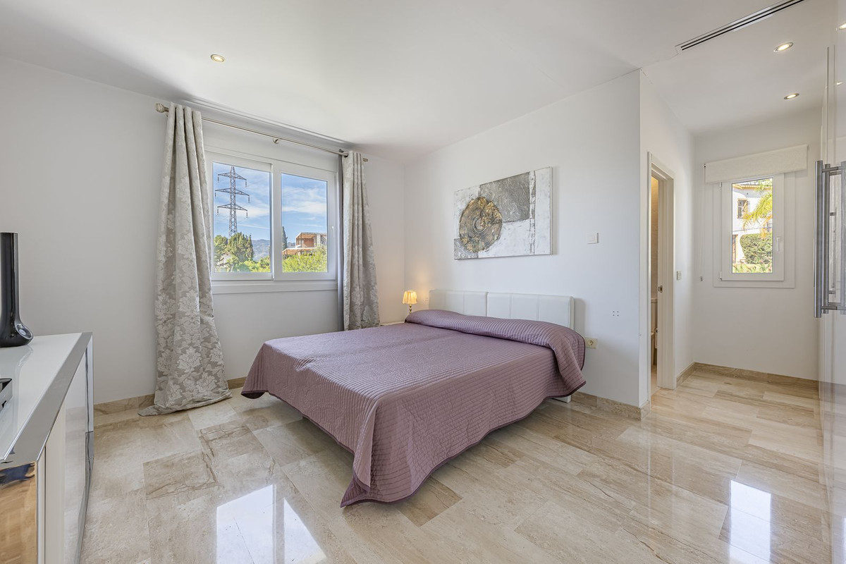 5 Bed Townhouse for sale in El Rosario Costa Del Sol, Málaga, Spain