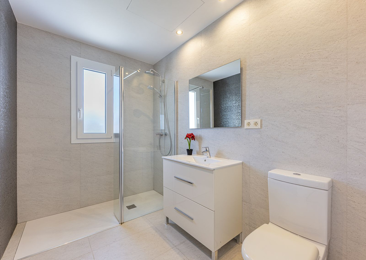 5 Bed Townhouse for sale in El Rosario Costa Del Sol, Málaga, Spain