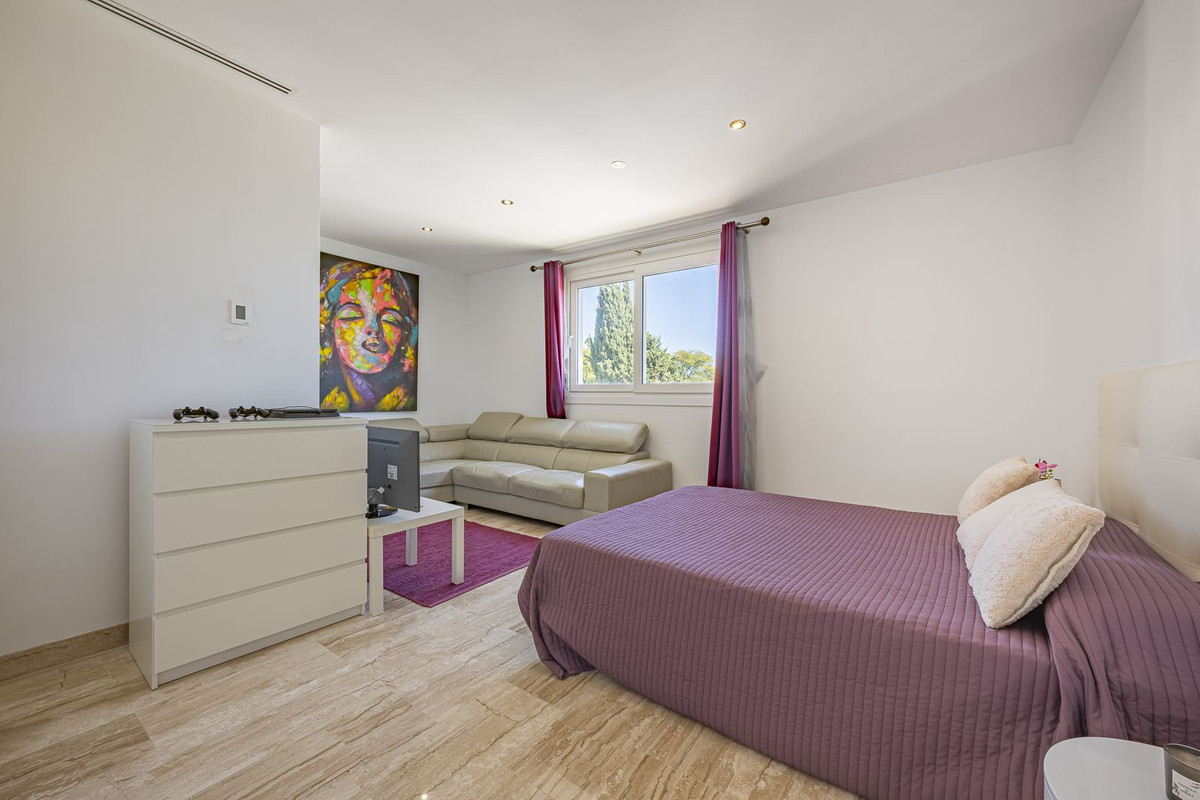 5 Bed Townhouse for sale in El Rosario Costa Del Sol, Málaga, Spain