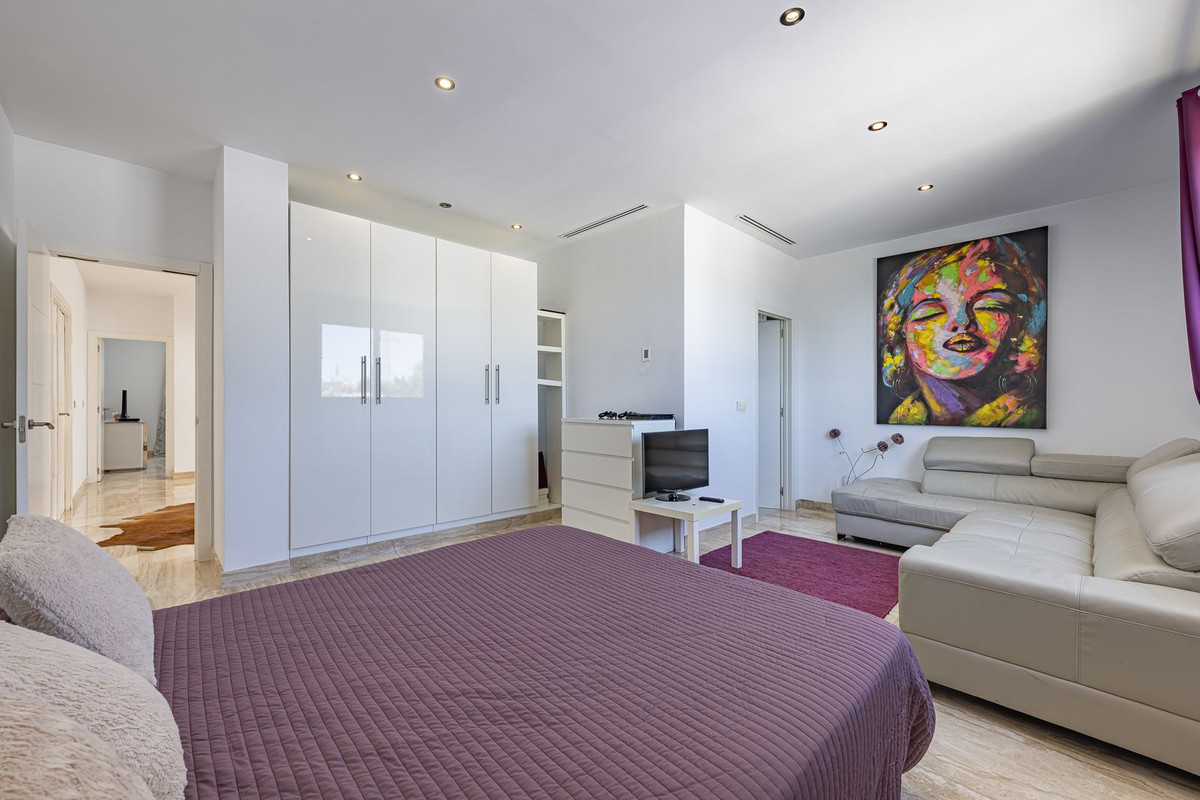 5 Bed Townhouse for sale in El Rosario Costa Del Sol, Málaga, Spain