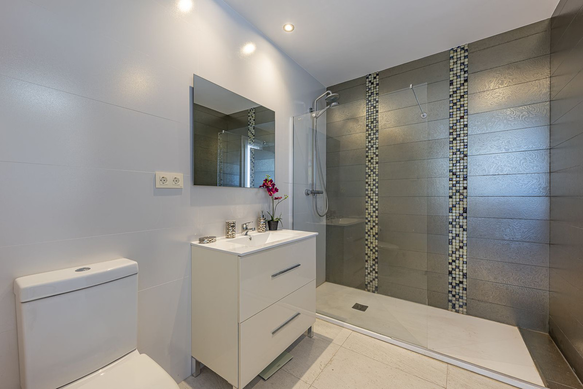 5 Bed Townhouse for sale in El Rosario Costa Del Sol, Málaga, Spain