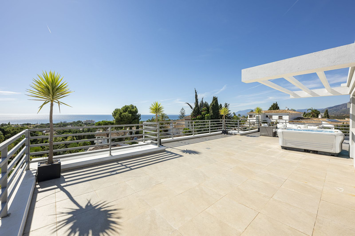 5 Bed Townhouse for sale in El Rosario Costa Del Sol, Málaga, Spain