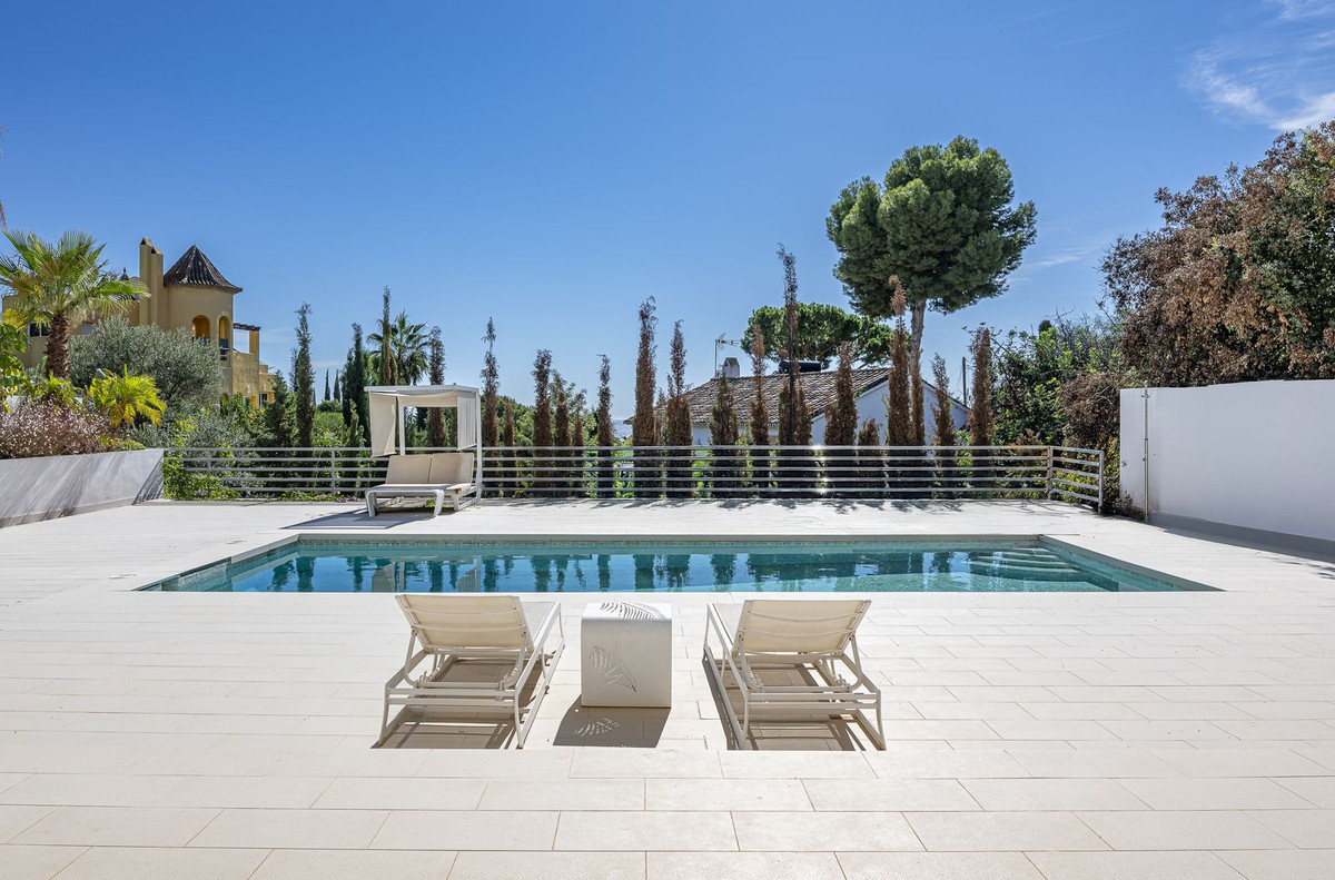 5 Bed Townhouse for sale in El Rosario Costa Del Sol, Málaga, Spain