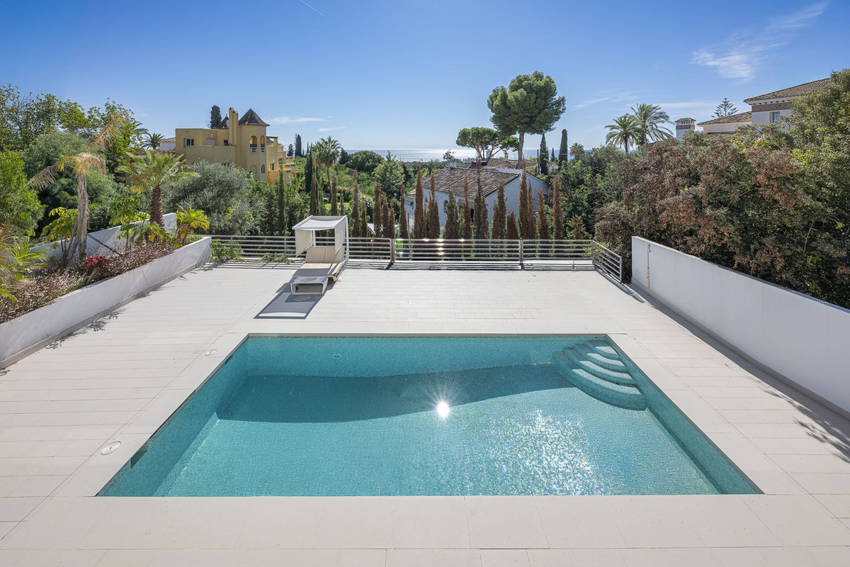 5 Bed Townhouse for sale in El Rosario Costa Del Sol, Málaga, Spain