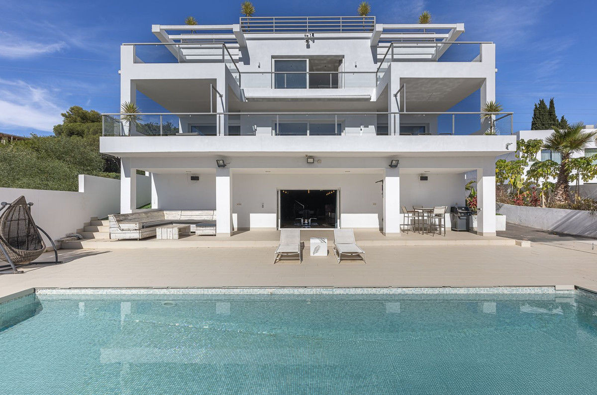 5 Bed Townhouse for sale in El Rosario Costa Del Sol, Málaga, Spain
