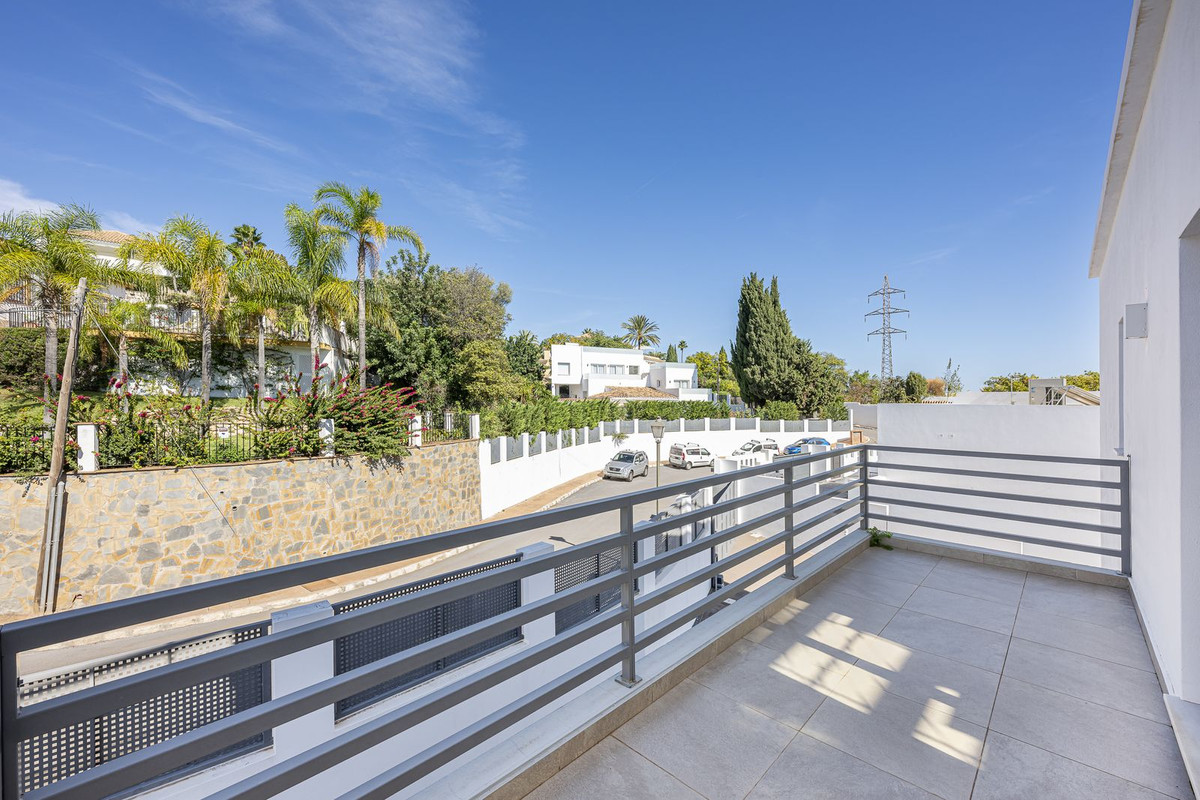 5 Bed Townhouse for sale in El Rosario Costa Del Sol, Málaga, Spain
