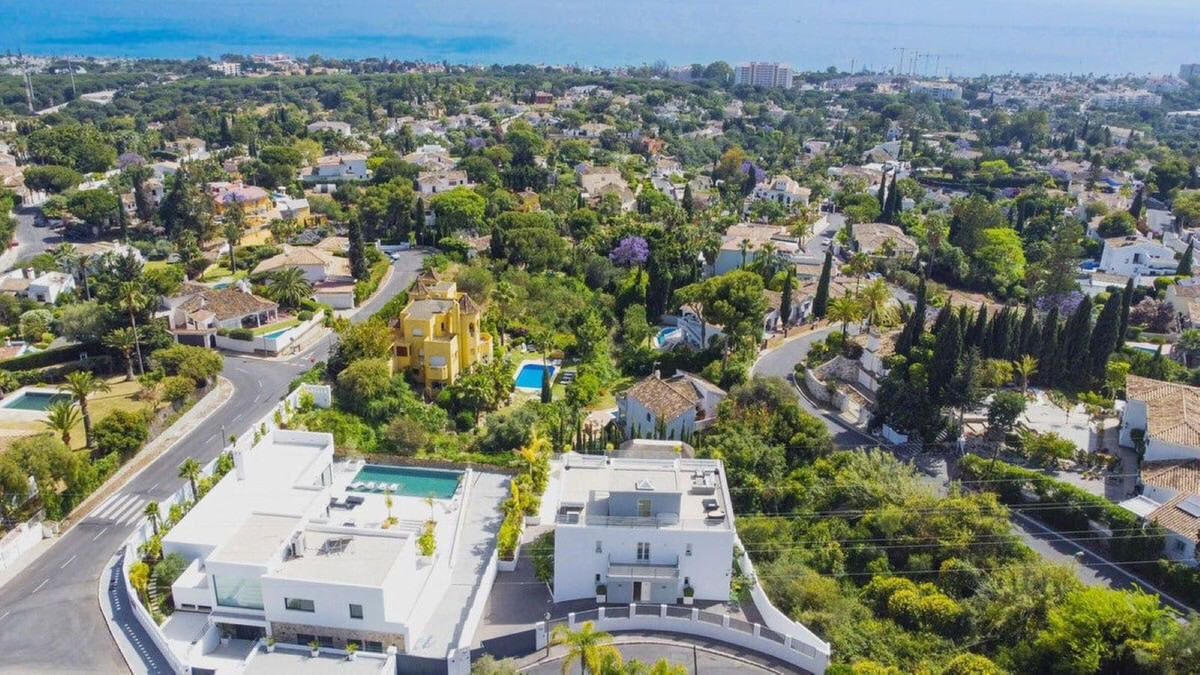 5 Bed Townhouse for sale in El Rosario Costa Del Sol, Málaga, Spain