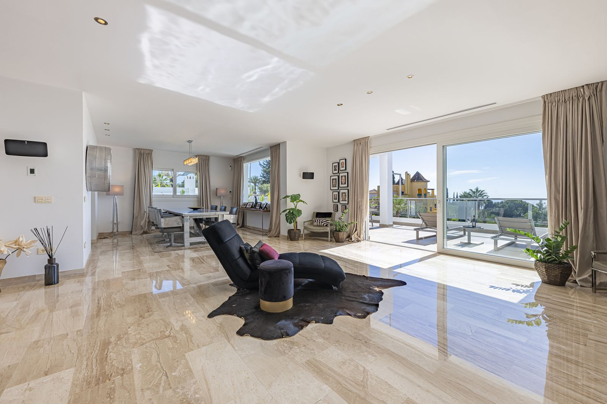 5 Bed Townhouse for sale in El Rosario Costa Del Sol, Málaga, Spain