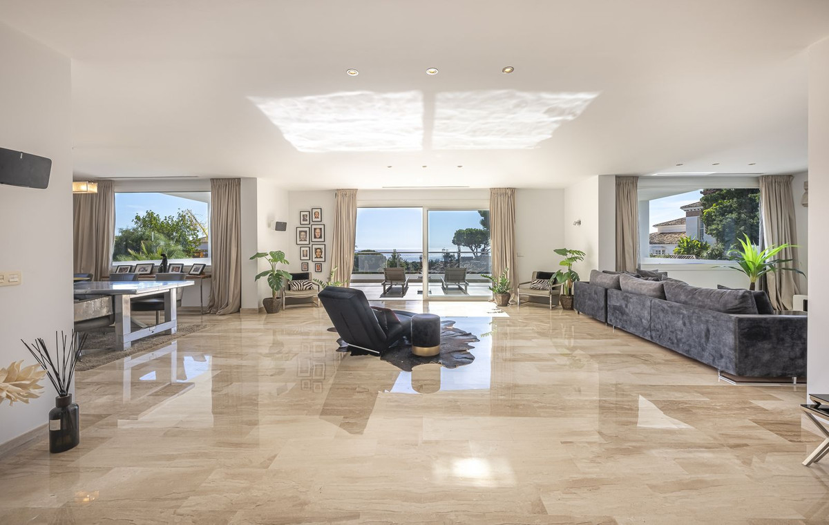 5 Bed Townhouse for sale in El Rosario Costa Del Sol, Málaga, Spain