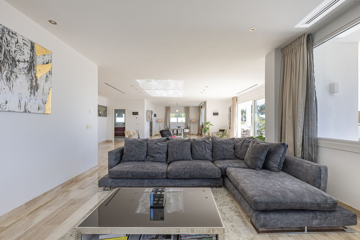 5 Bed Townhouse for sale in El Rosario Costa Del Sol, Málaga, Spain