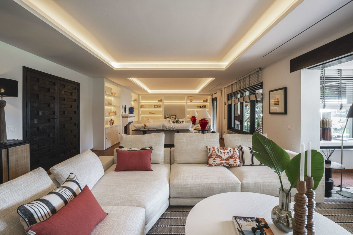 Se vende Villa - Chalet de 6 dormitorios en Málaga Ciudad, Málaga, España