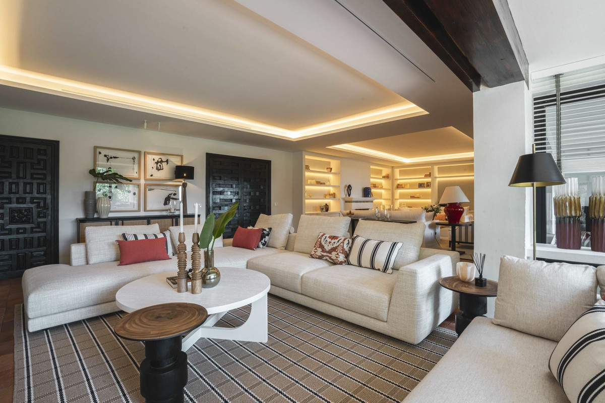 Se vende Villa - Chalet de 6 dormitorios en Málaga Ciudad, Málaga, España