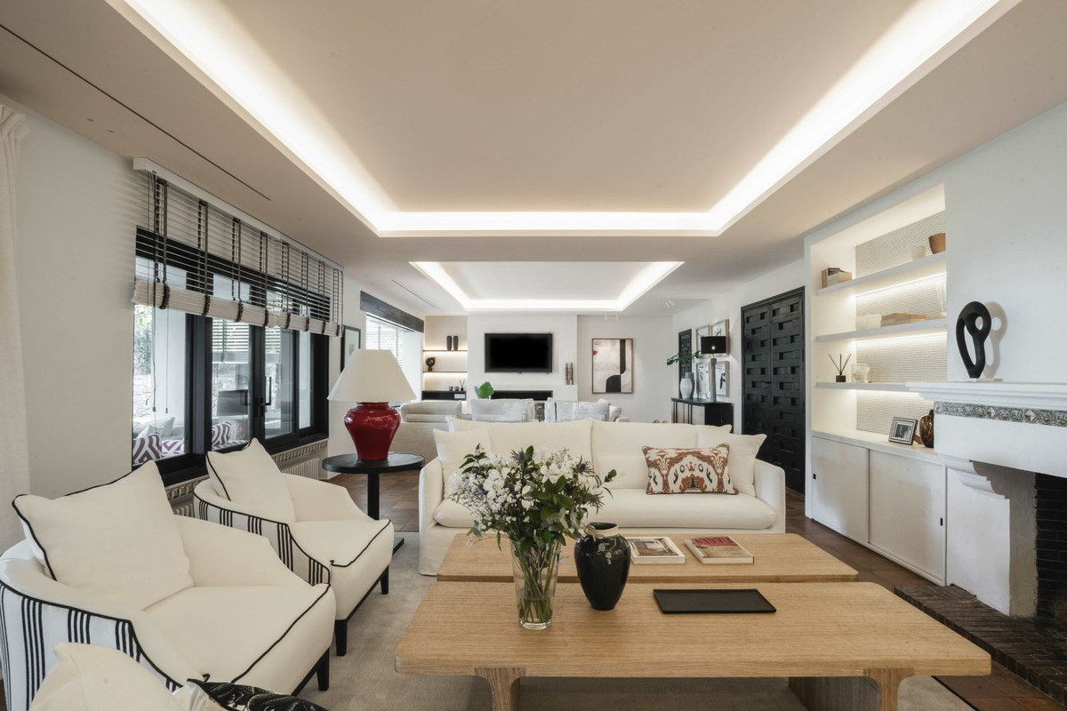 Se vende Villa - Chalet de 6 dormitorios en Málaga Ciudad, Málaga, España