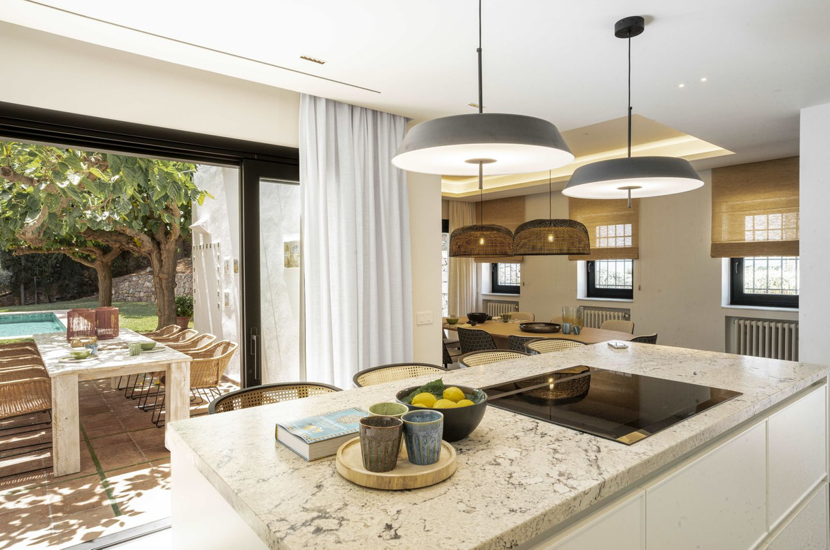 Se vende Villa - Chalet de 6 dormitorios en Málaga Ciudad, Málaga, España