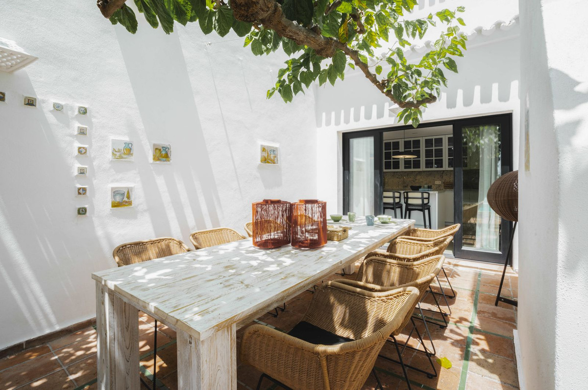 Se vende Villa - Chalet de 6 dormitorios en Málaga Ciudad, Málaga, España