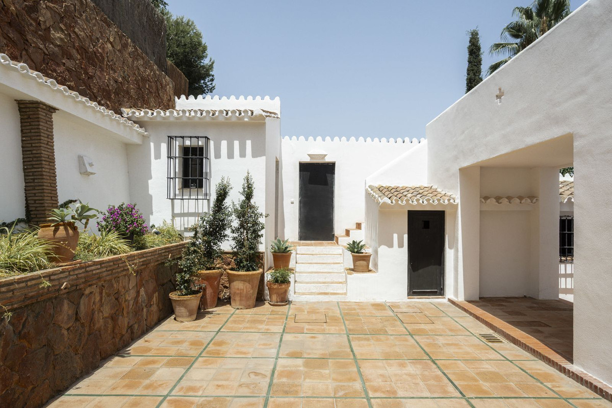 Se vende Villa - Chalet de 6 dormitorios en Málaga Ciudad, Málaga, España