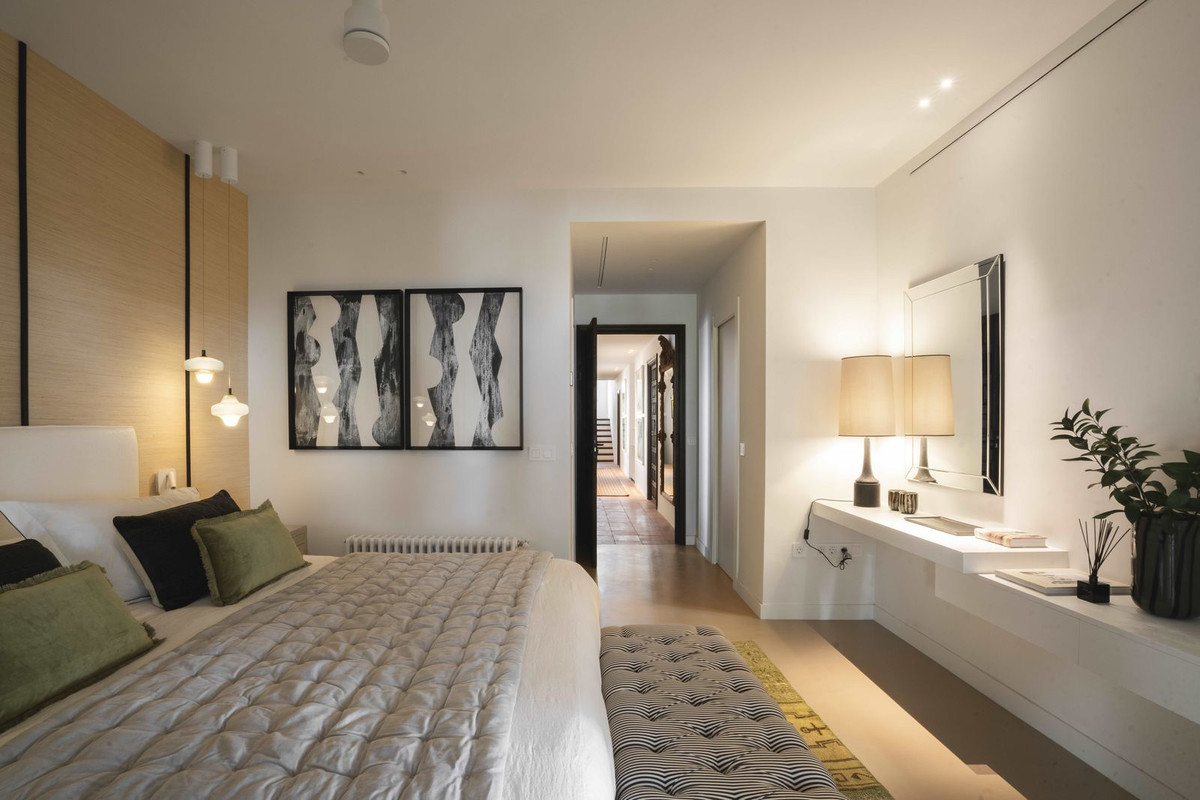 Se vende Villa - Chalet de 6 dormitorios en Málaga Ciudad, Málaga, España