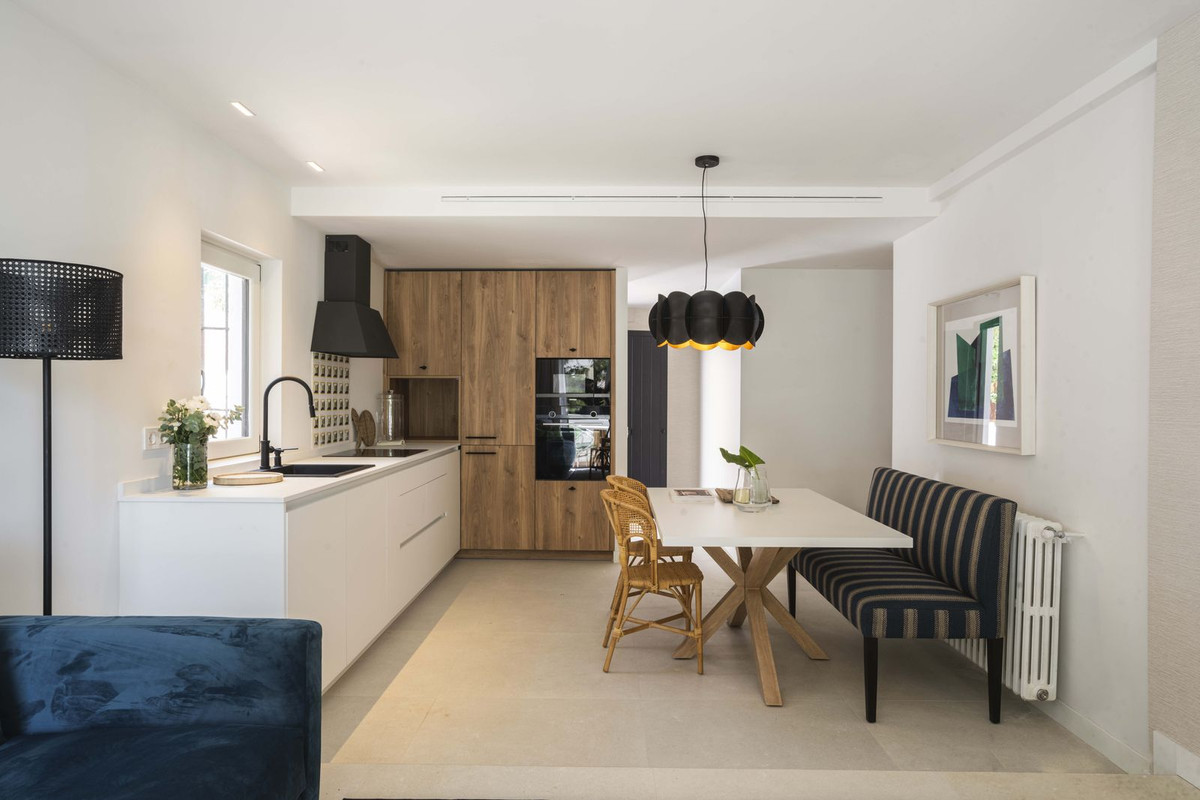 Se vende Villa - Chalet de 6 dormitorios en Málaga Ciudad, Málaga, España