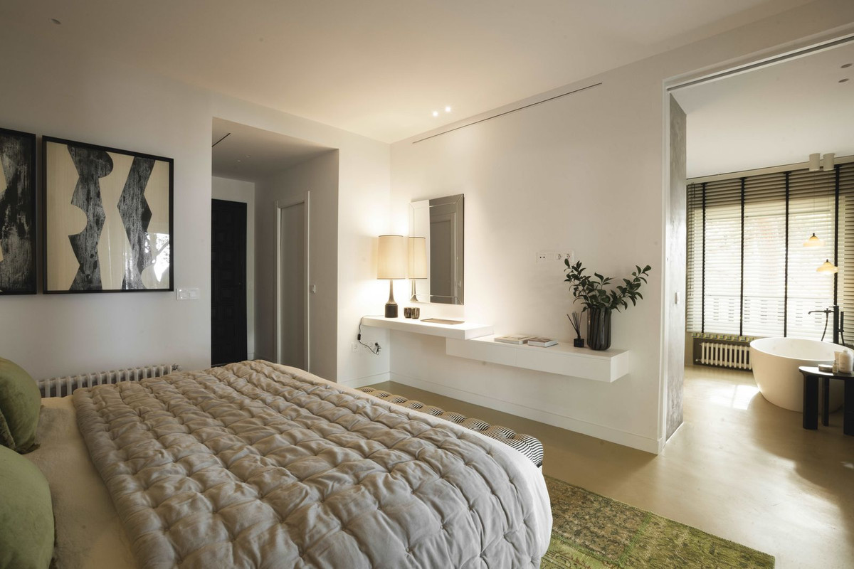 Se vende Villa - Chalet de 6 dormitorios en Málaga Ciudad, Málaga, España