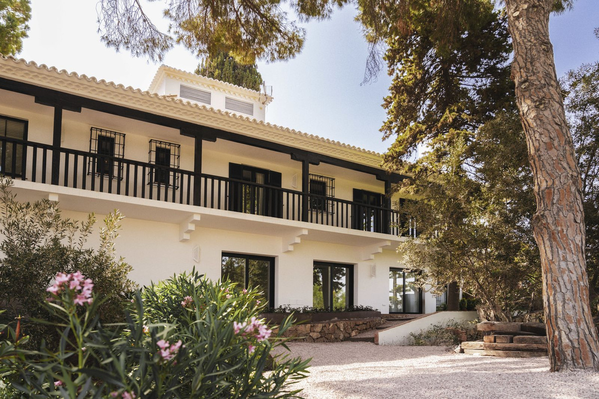 Se vende Villa - Chalet de 6 dormitorios en Málaga Ciudad, Málaga, España