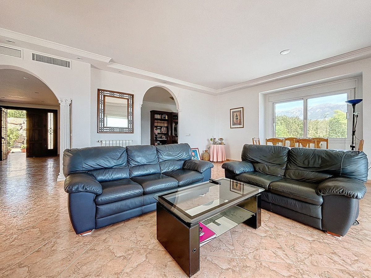 4 Bed Townhouse for sale in Periana Costa Del Sol East, Málaga, Spain
