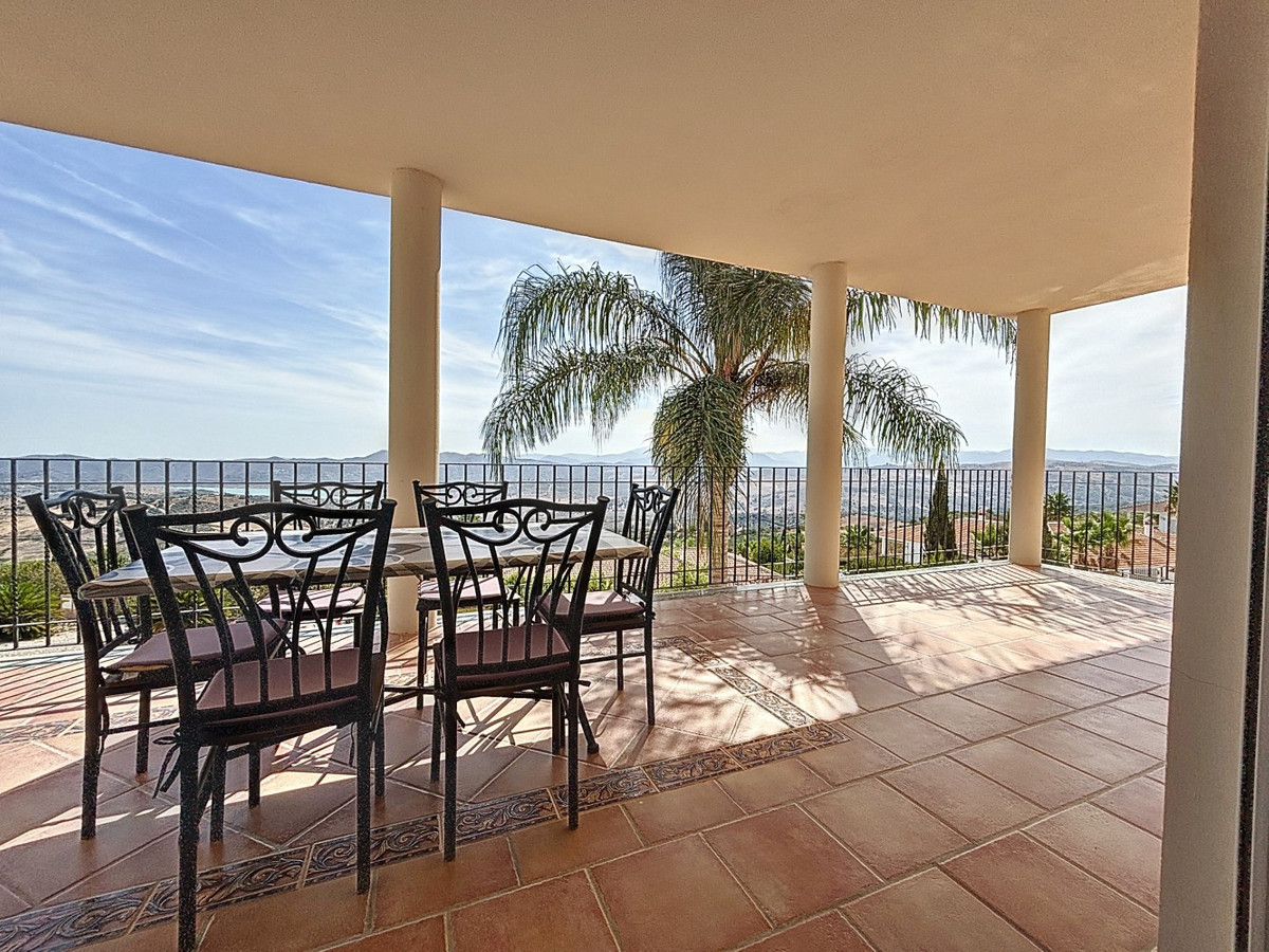 4 Bed Townhouse for sale in Periana Costa Del Sol East, Málaga, Spain
