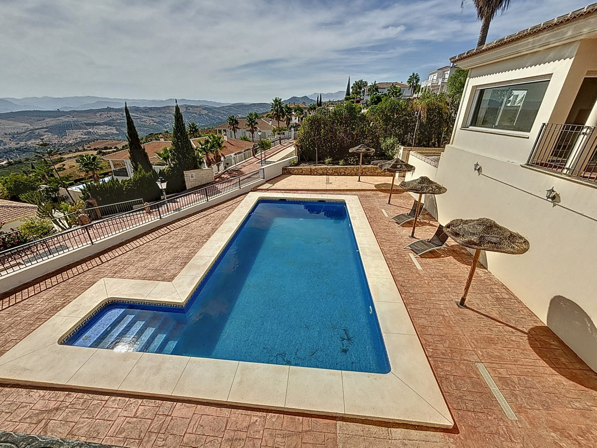 4 Bed Townhouse for sale in Periana Costa Del Sol East, Málaga, Spain