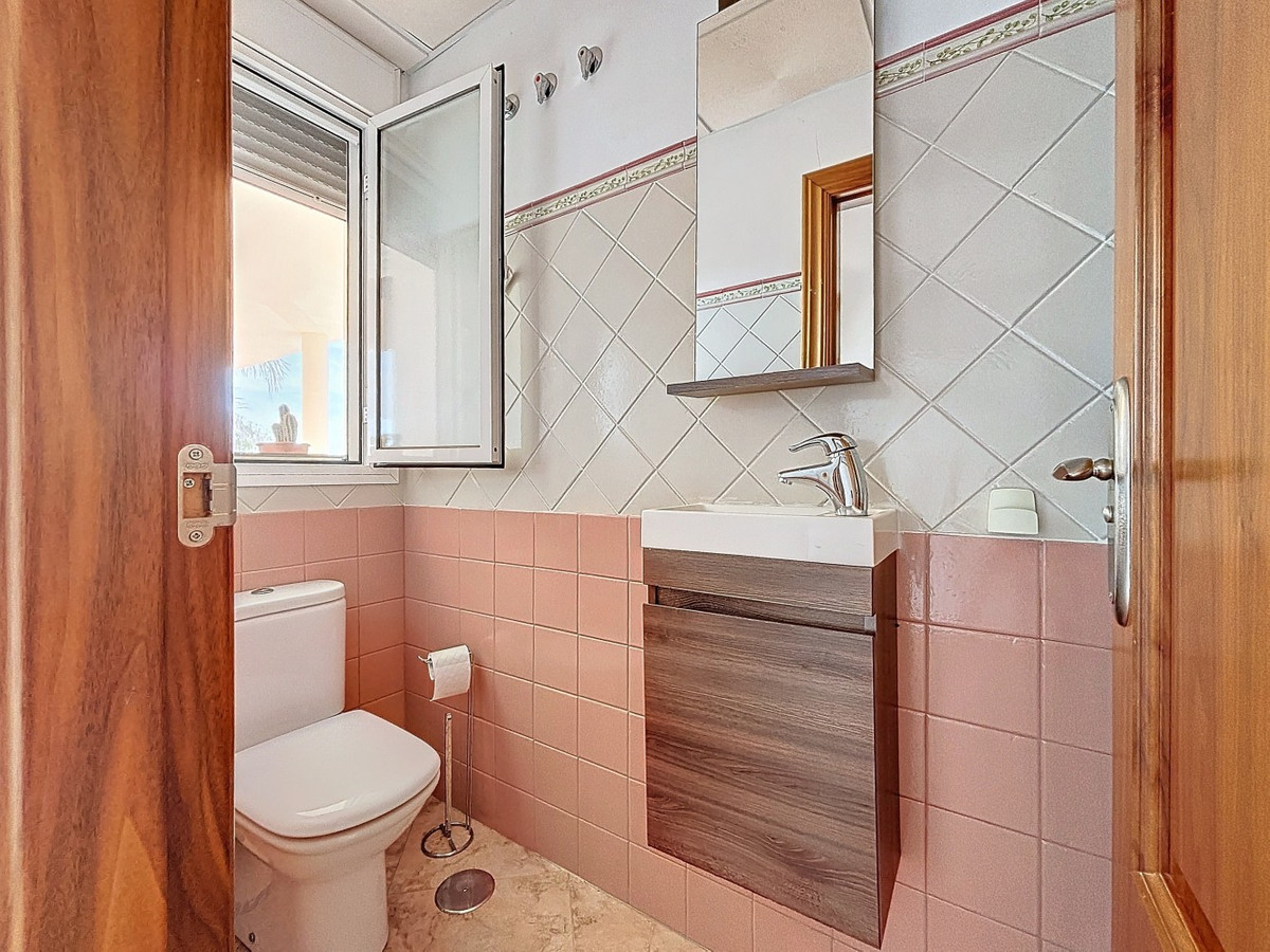 4 Bed Townhouse for sale in Periana Costa Del Sol East, Málaga, Spain