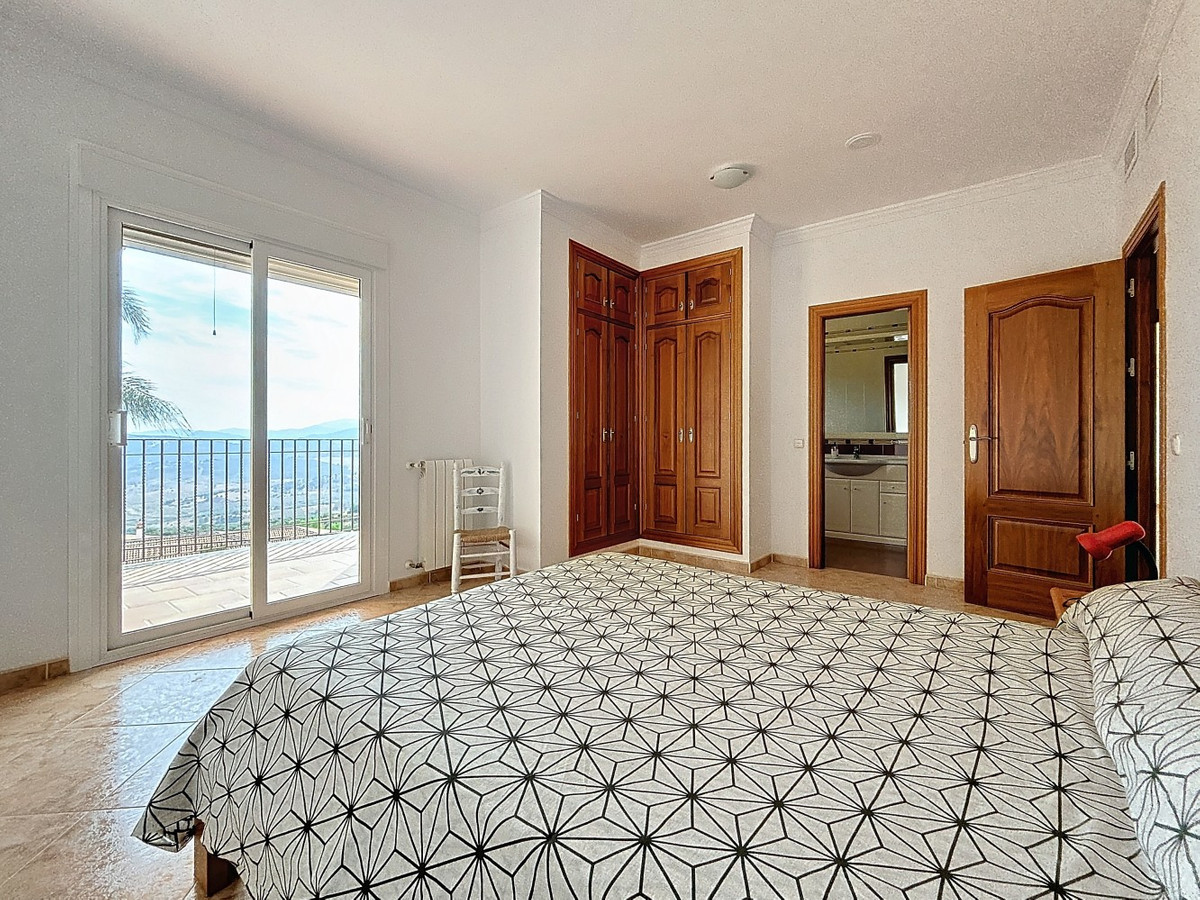 4 Bed Townhouse for sale in Periana Costa Del Sol East, Málaga, Spain