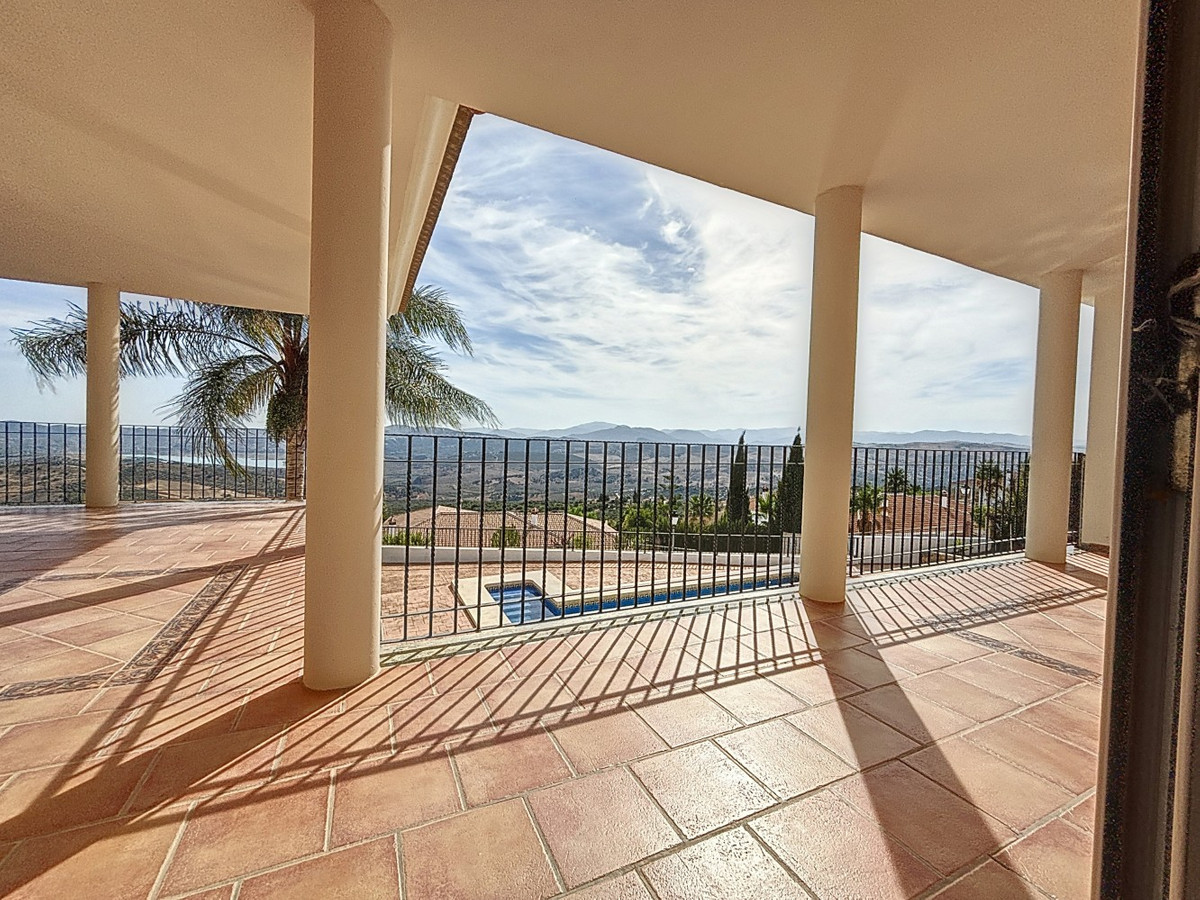 4 Bed Townhouse for sale in Periana Costa Del Sol East, Málaga, Spain