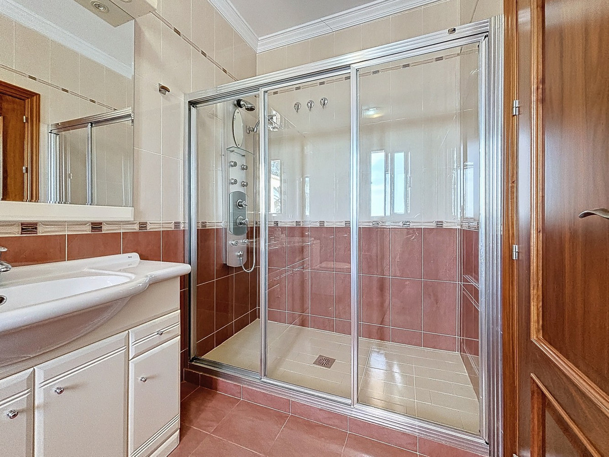 4 Bed Townhouse for sale in Periana Costa Del Sol East, Málaga, Spain