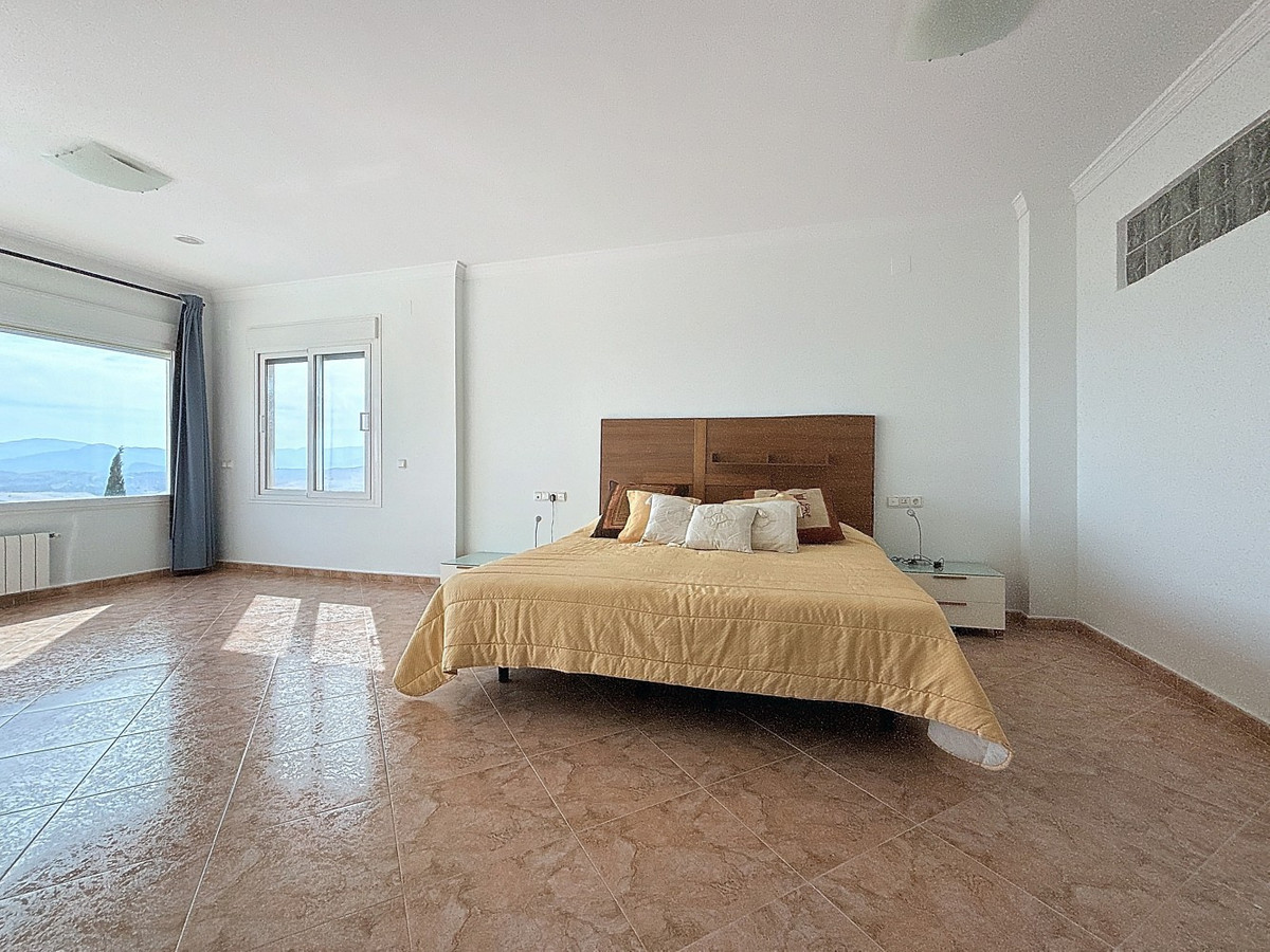 4 Bed Townhouse for sale in Periana Costa Del Sol East, Málaga, Spain