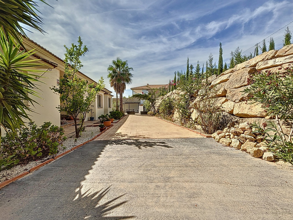 4 Bed Townhouse for sale in Periana Costa Del Sol East, Málaga, Spain